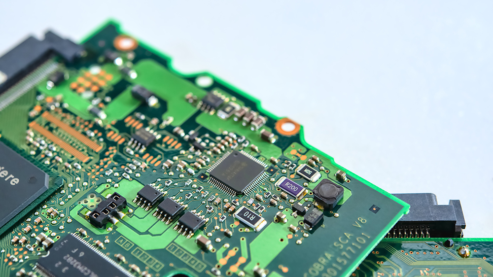 不用品のマザーボードに使われているレアメタルを資源として活用する